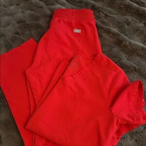 Figs Red Scrub Set - size small
